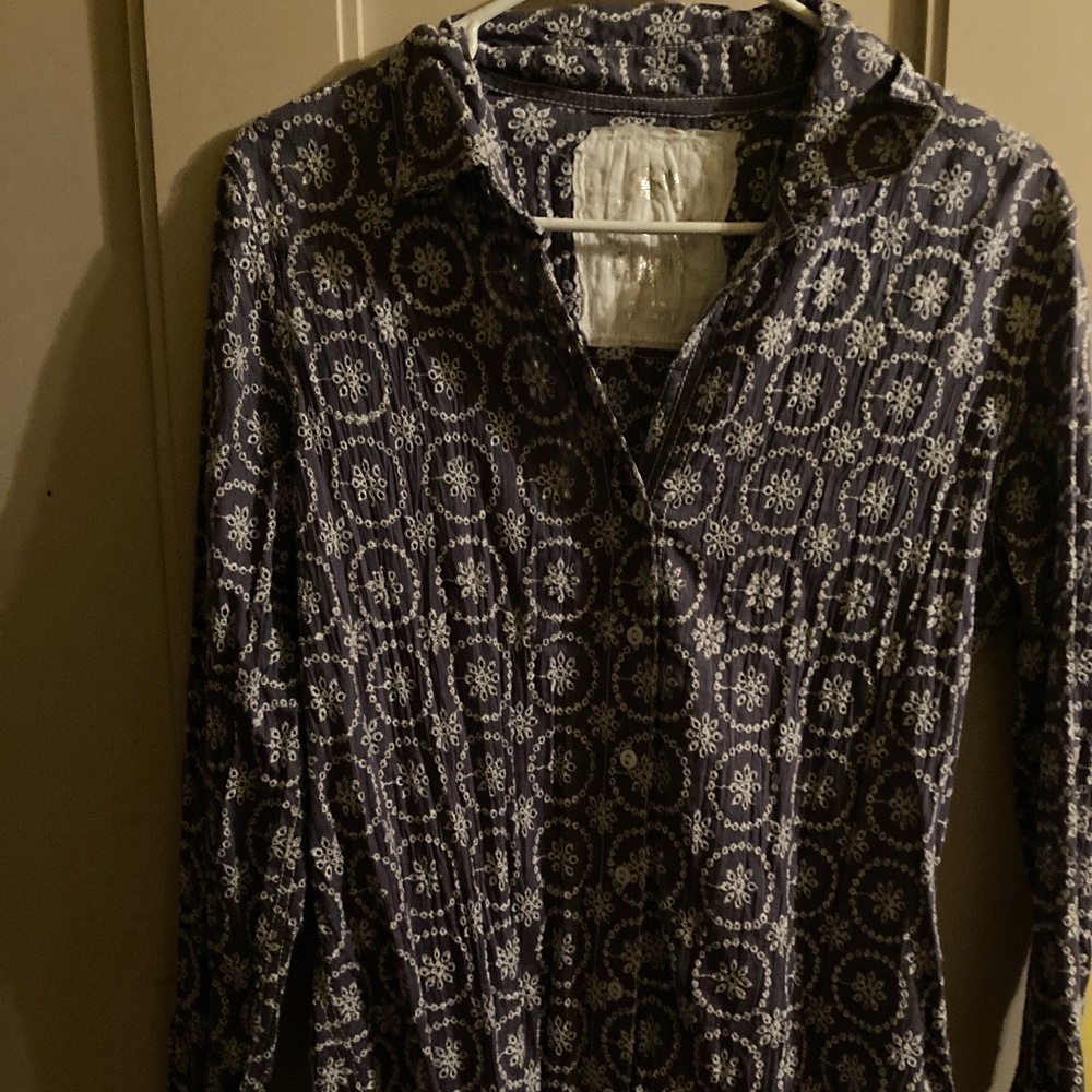 NWOT Cino 100% cotton button down shirt indigo w/white eyelet embroidery M
